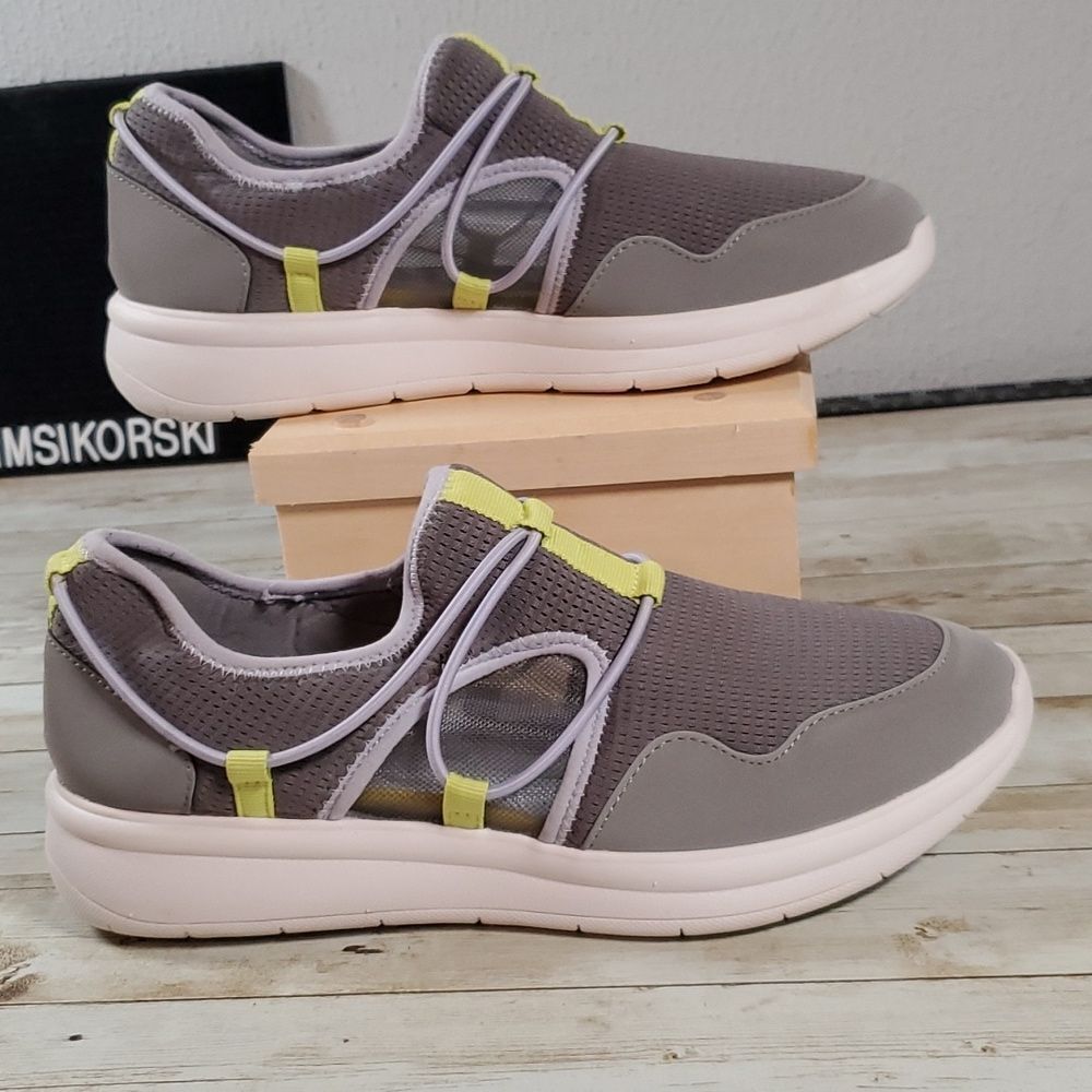 Clarks Cloudsteppers Womens Ezera Skip Grey Neon Green Casual Flats Size 8½ Wide